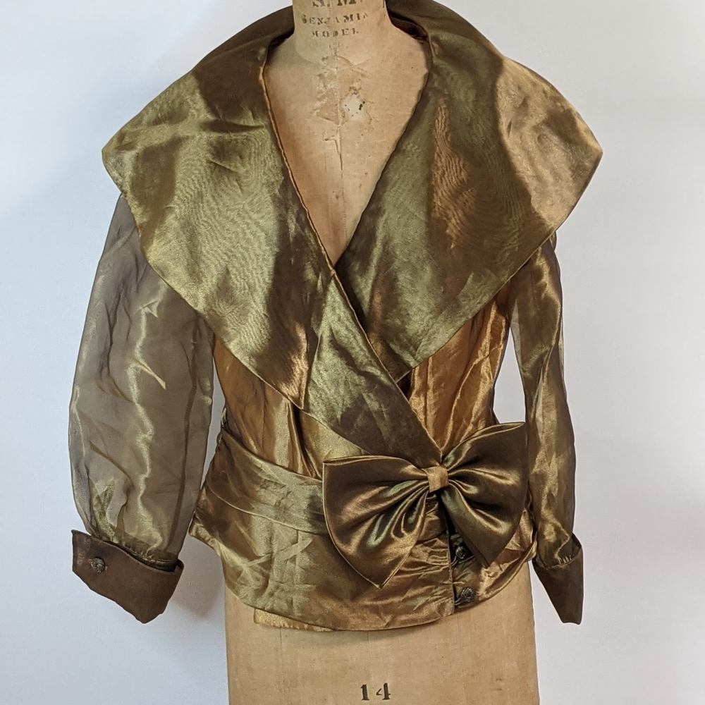 Positively Ellyn large gold top. Vintage 1980s.